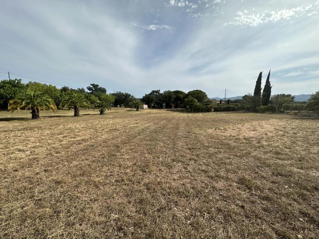 Vente Vente Terrain Fréjus - Réf. 10813  - Mandataire immobilier Linda Bergonzi - image 1