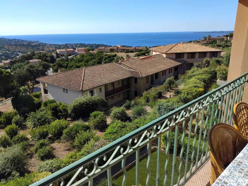 Vente Vente Appartement Roquebrune-sur-Argens - Réf. 10729  - Mandataire immobilier Régine Finistre - image 1