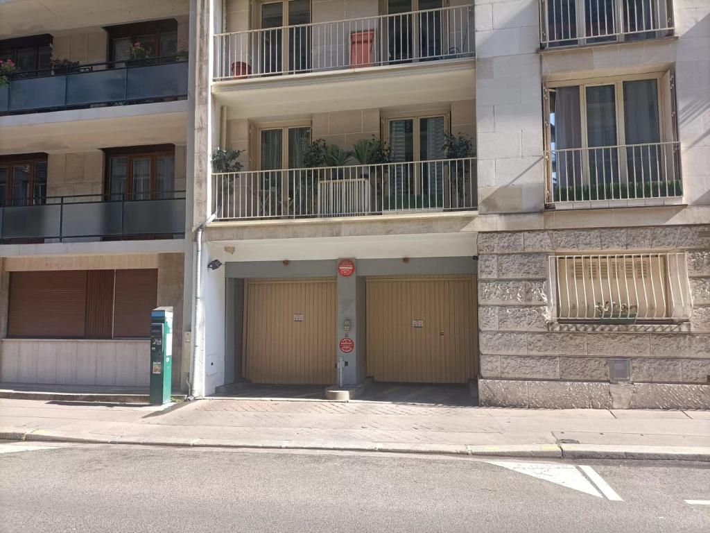 Vente Vente Parking Paris 16ème - Réf. 10931  - Mandataire immobilier Jérôme Karsenti - image 1