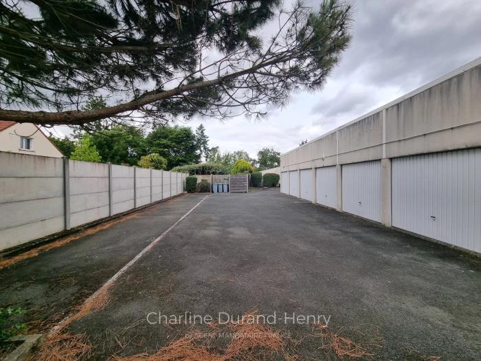 Fleury-les-Aubrais 45400 – Parking