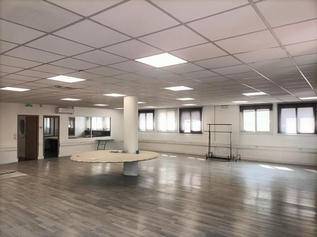 Vente Vente Bureau Ivry-sur-Seine - Réf. 11213  - Mandataire immobilier Jérôme Karsenti - image 1