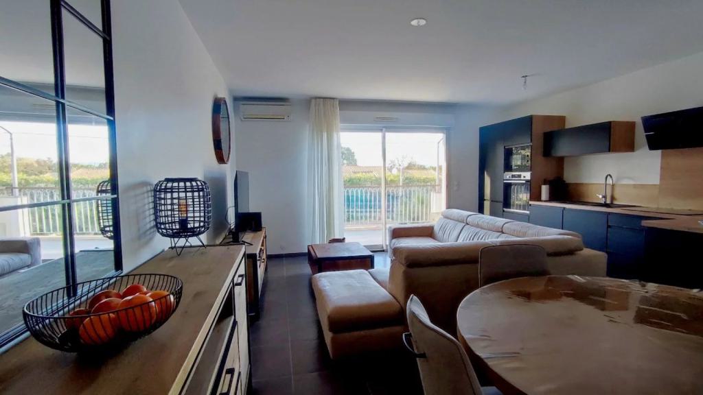 Vente Vente Appartement Roquebrune-sur-Argens - Réf. 10782  - Mandataire immobilier Régine Finistre - image 1