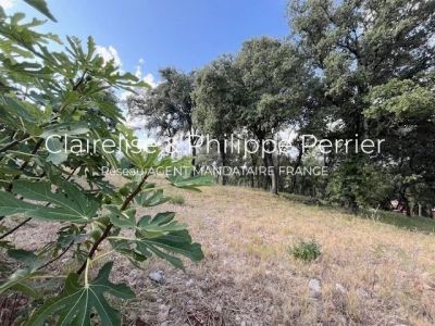 Terrain constructible 2214 m²