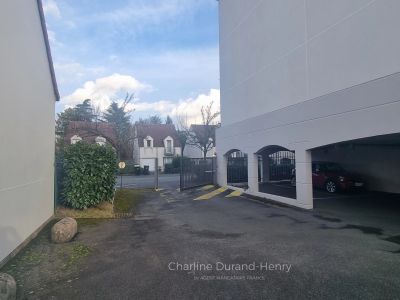 Orléans 45100 – Parking