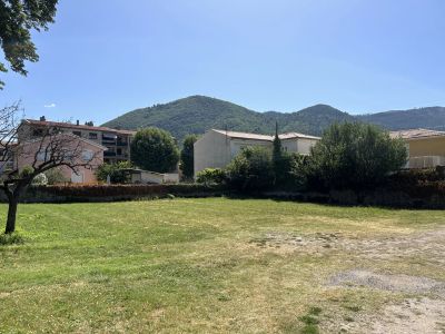 Terrain constructible 790 m²