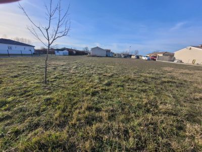 Terrain constructible 1242 m²