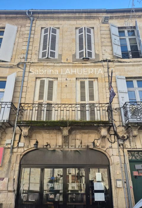 Condom 32100 – Immeuble