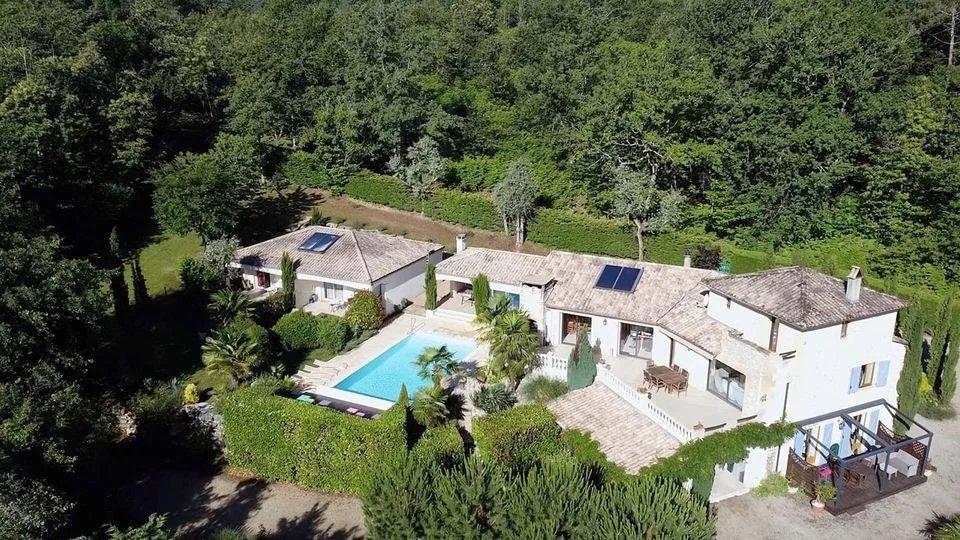 Propriété 366 m²
