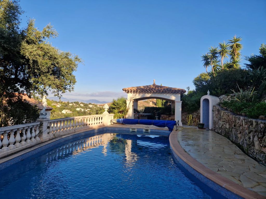 Vente Vente Villa Les Issambres - Réf. 10379  - Mandataire immobilier Valérie Lataste - image 1