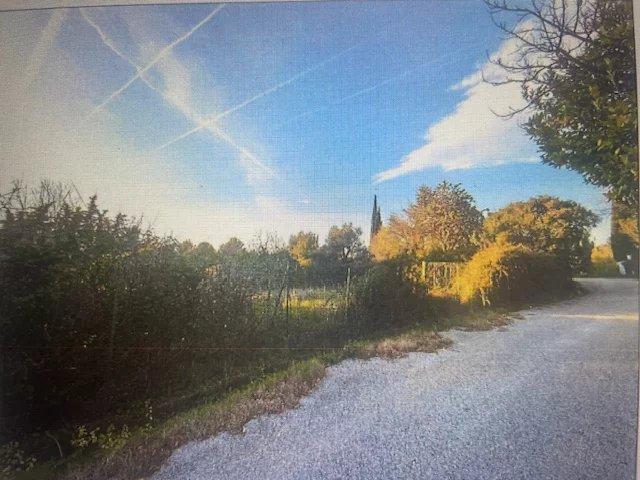 Terrain constructible 887 m²