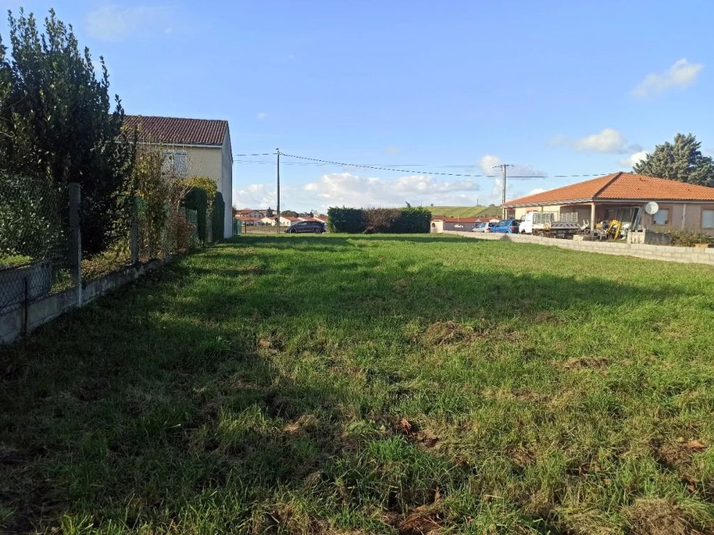 Terrain constructible 877 m²