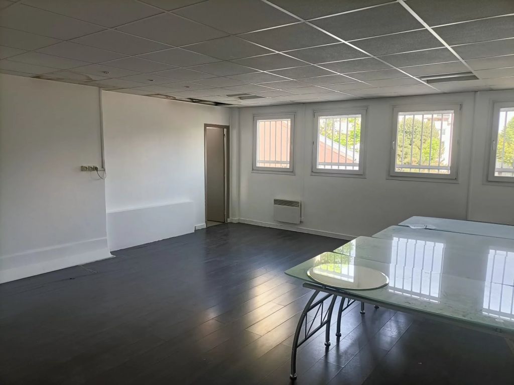 Bureau 70.6 m²