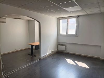 Bureau 70.6 m²