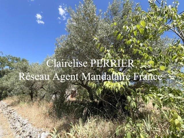 Terrain constructible 750 m²
