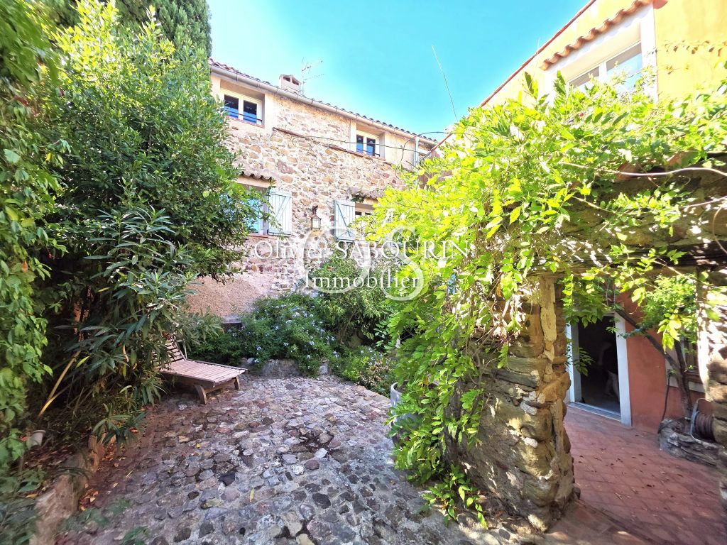 Maison de village 234 m²